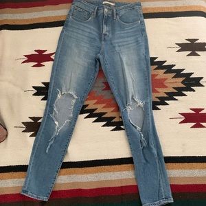 LEVIS • 721 high rise busted knee skinny